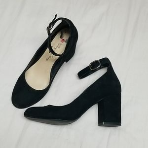 Thick heel black pumps